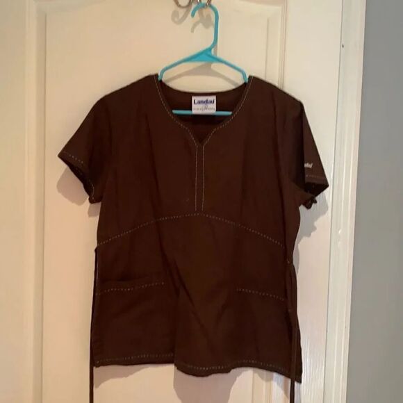 Not sure if this is a small or medium. Landau - Picture 1 of 2